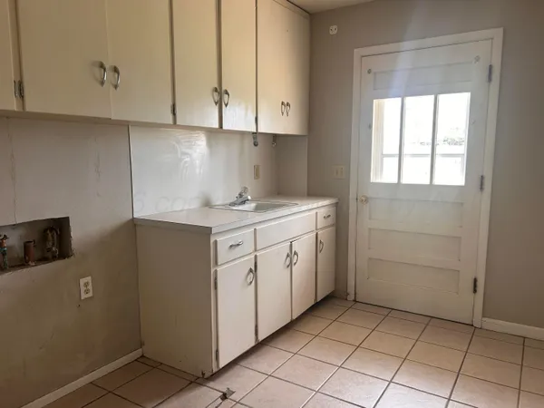 $80,000 | 209 North Elm Street, Higgins, TX 79046