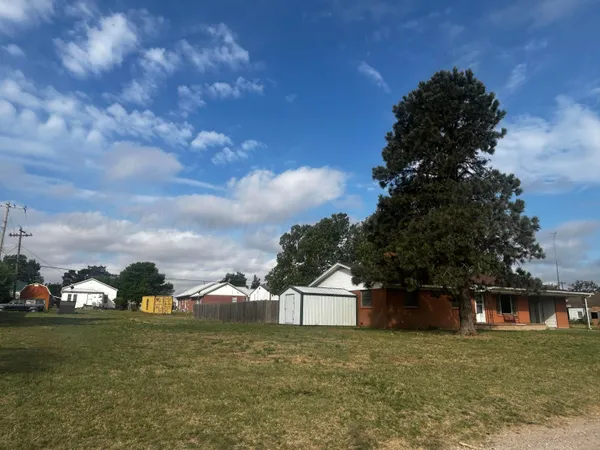$80,000 | 209 North Elm Street, Higgins, TX 79046