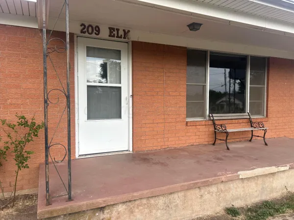 $80,000 | 209 North Elm Street, Higgins, TX 79046