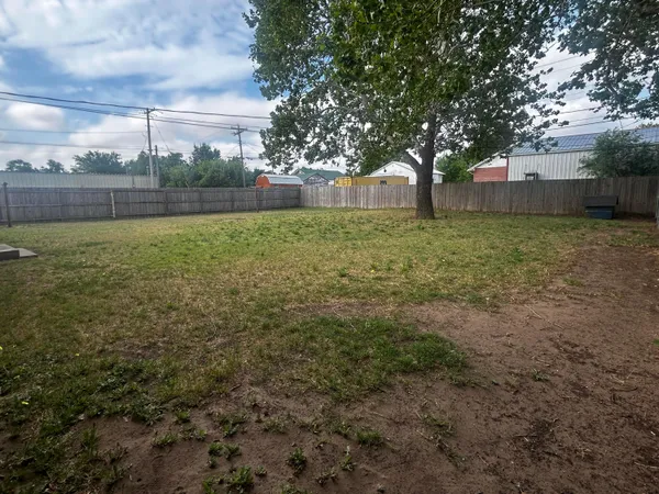 $80,000 | 209 North Elm Street, Higgins, TX 79046