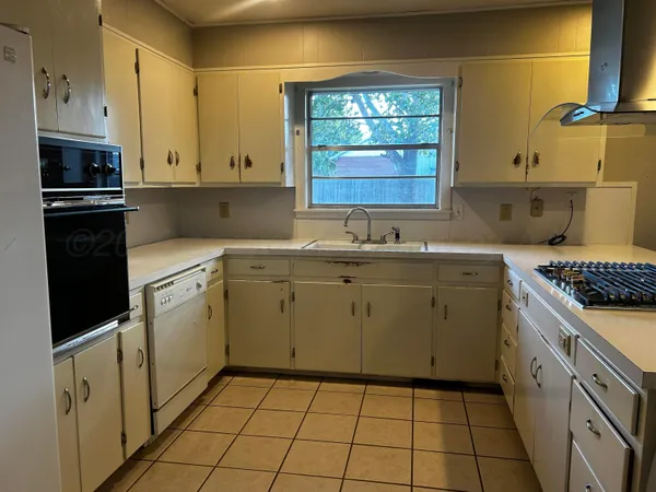 $80,000 | 209 North Elm Street, Higgins, TX 79046