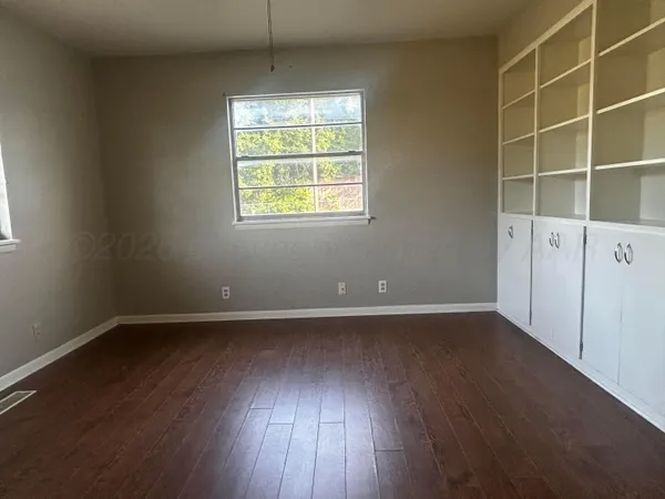 $80,000 | 209 North Elm Street, Higgins, TX 79046