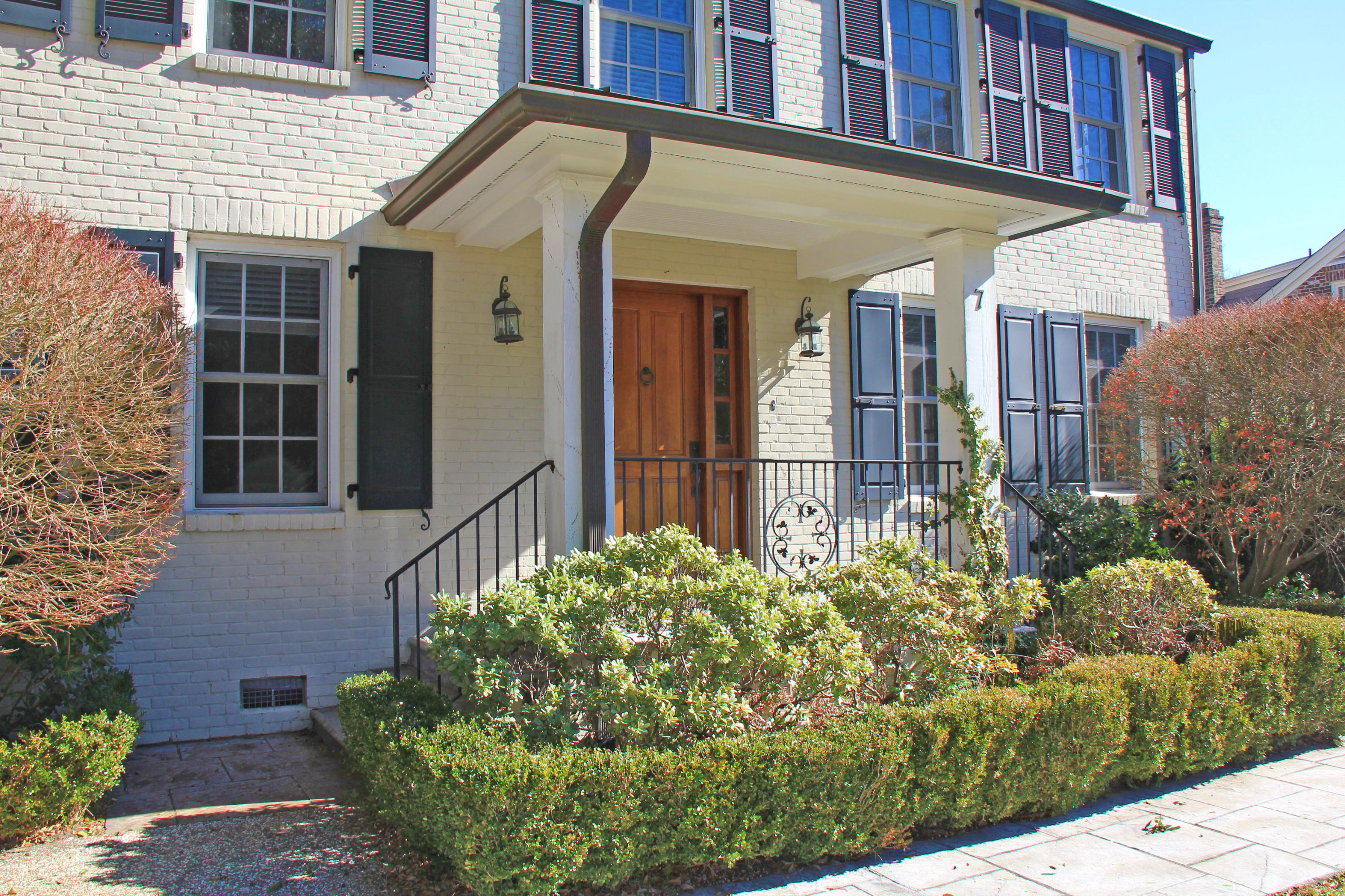 7 Palmetto Road Charleston, SC 29407 - Photo 2 of 27 FrontClose_angle