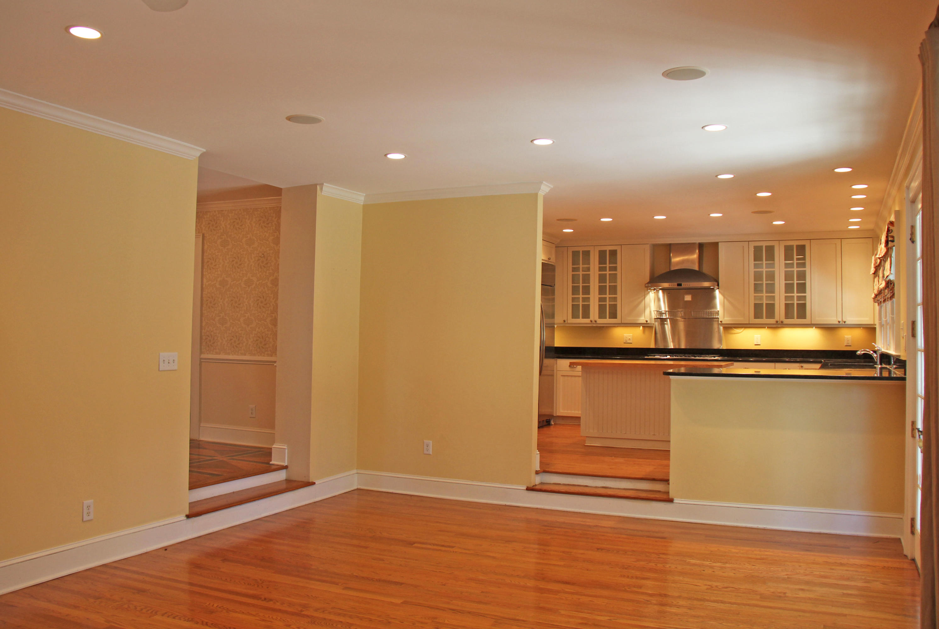 7 Palmetto Road Charleston, SC 29407 - Photo 13 of 27 Living_toKitchen