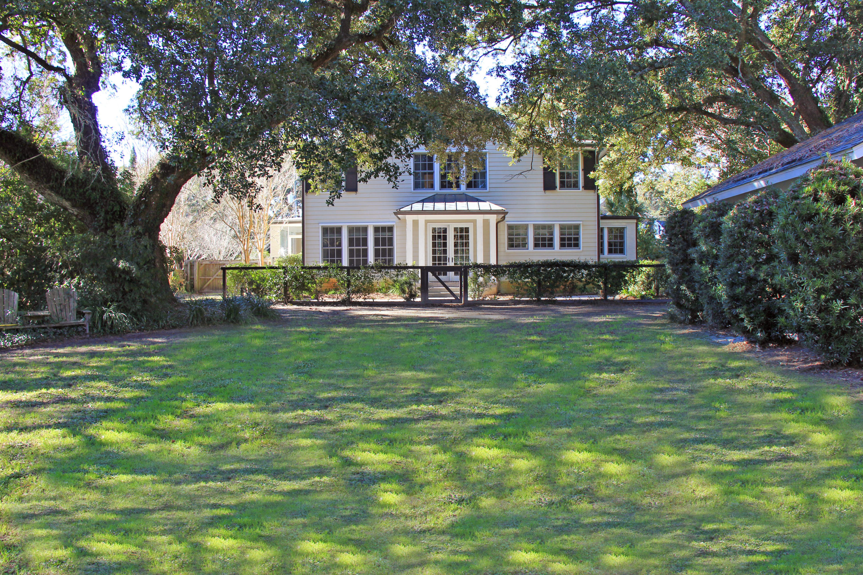 7 Palmetto Road Charleston, SC 29407 - Photo 3 of 27 Backyard