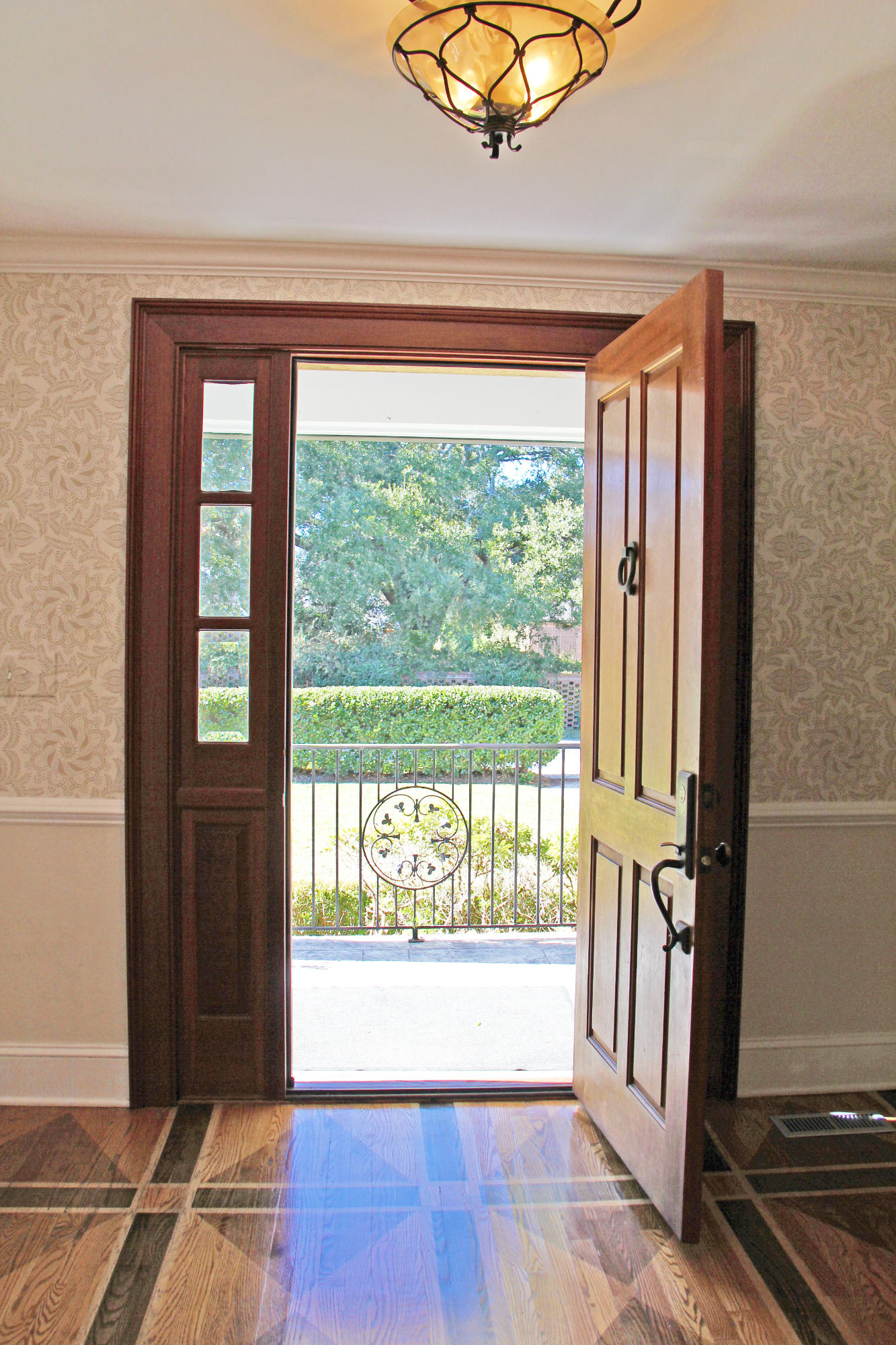7 Palmetto Road Charleston, SC 29407 - Photo 4 of 27 FrontDoor2