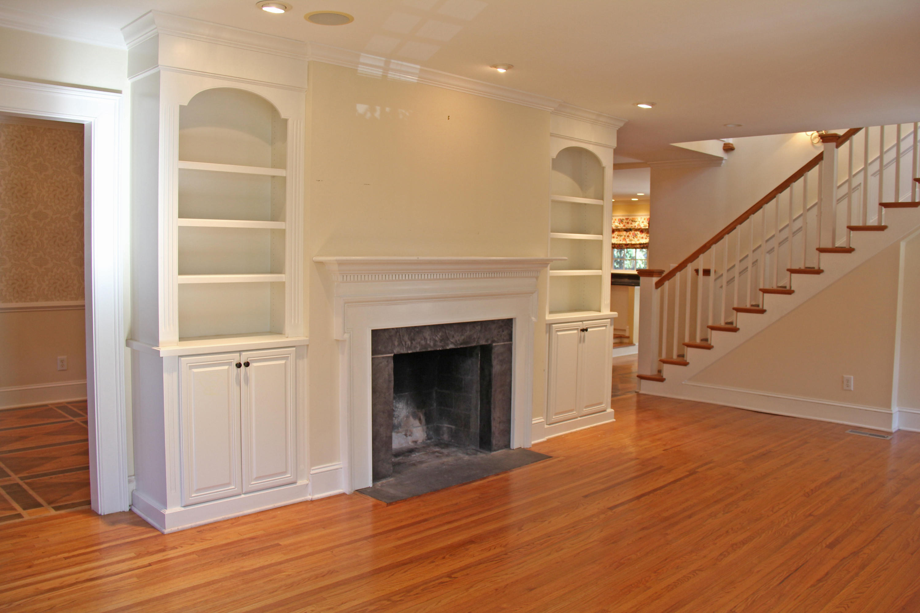7 Palmetto Road Charleston, SC 29407 - Photo 9 of 27 Living_toStairs