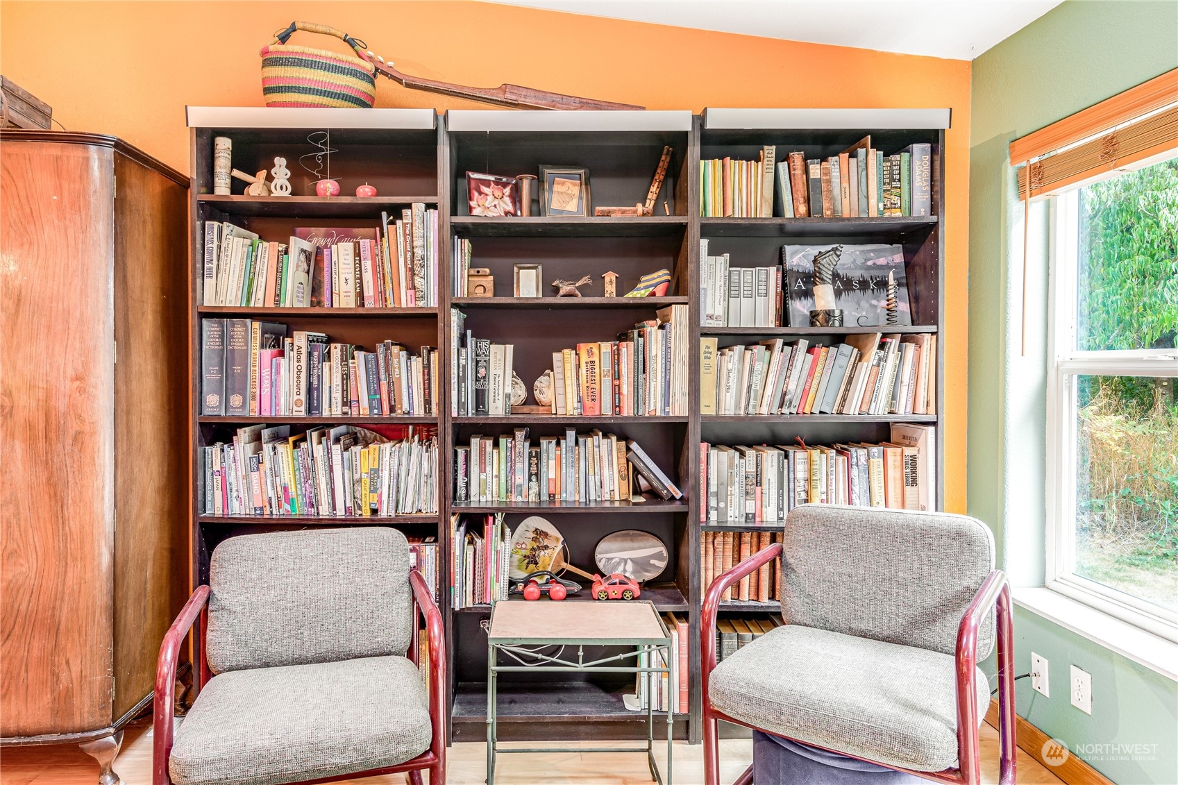 142 Ash Loop Port Townsend, WA 98368 - Photo 8 of 29 a living room with furniture and a book shelf