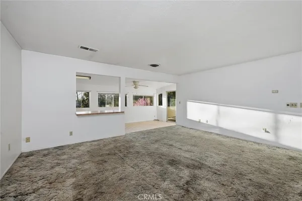a view of empty room with window