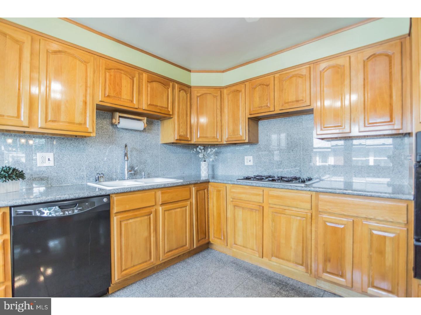 2320 Poplar Road Havertown, PA 19083 - Photo 9 of 24