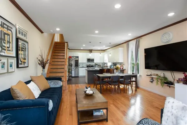 $5,500 | 86 Oak Street, Unit 2, Jersey City, NJ 07304