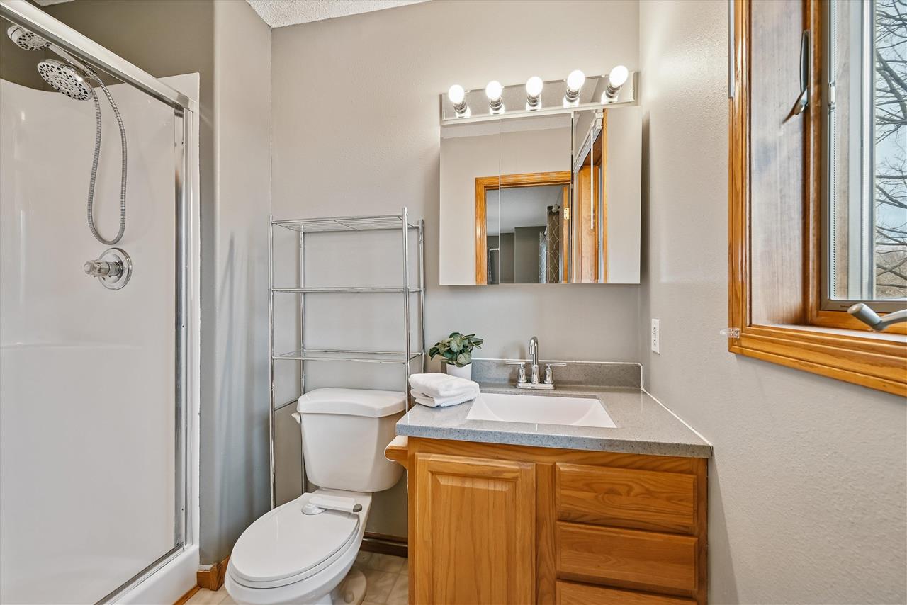 1209 39th Street Road Northwest Cedar Rapids, IA 52405 - Photo 17 of 31 Gallery Image 17