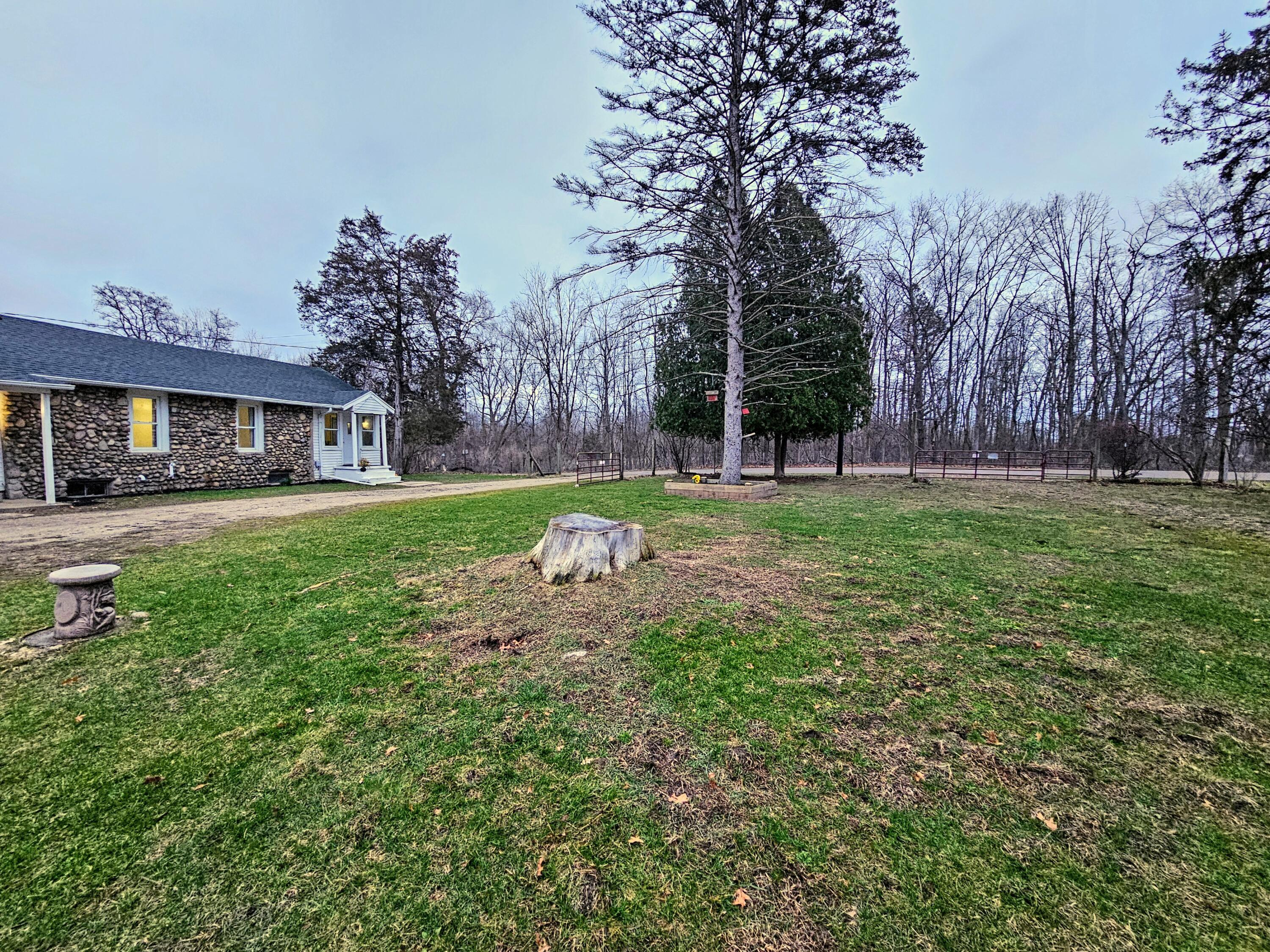 193 Ellis Road Battle Creek, MI 49037 - Photo 5 of 23 20260322_194652~2