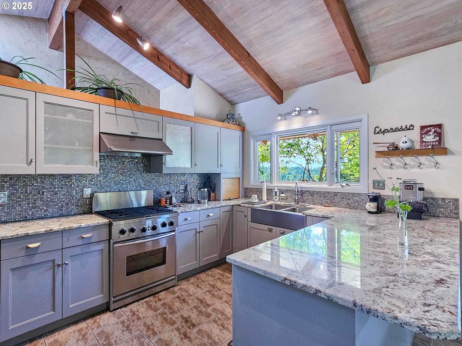 10059 Southwest 57th Place Portland, OR 97219 - Photo 14 of 47