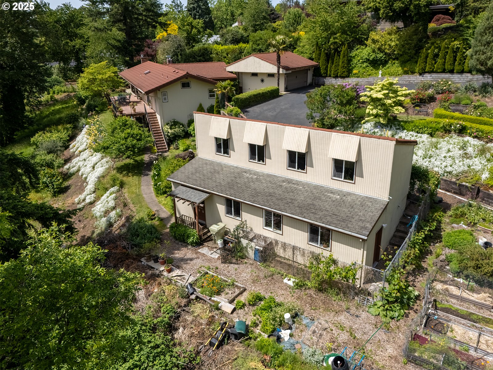 10059 Southwest 57th Place Portland, OR 97219 - Photo 5 of 47