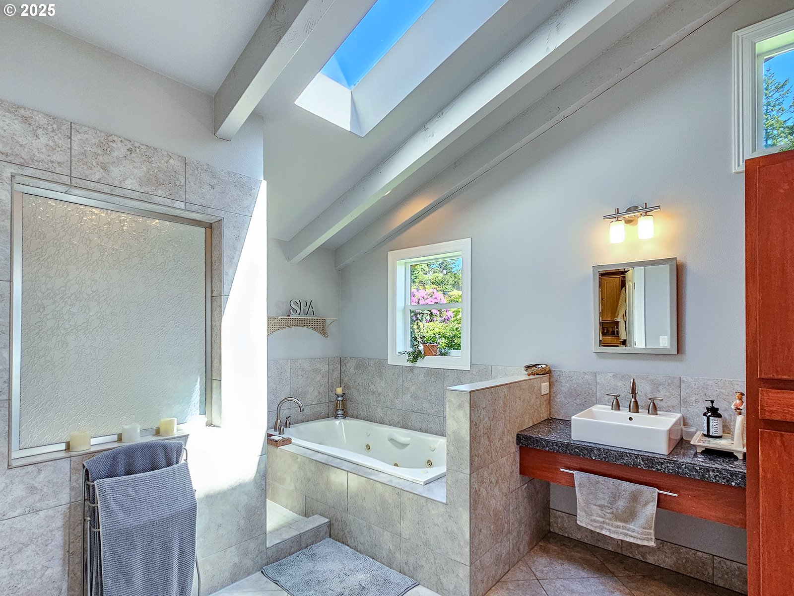 10059 Southwest 57th Place Portland, OR 97219 - Photo 10 of 47