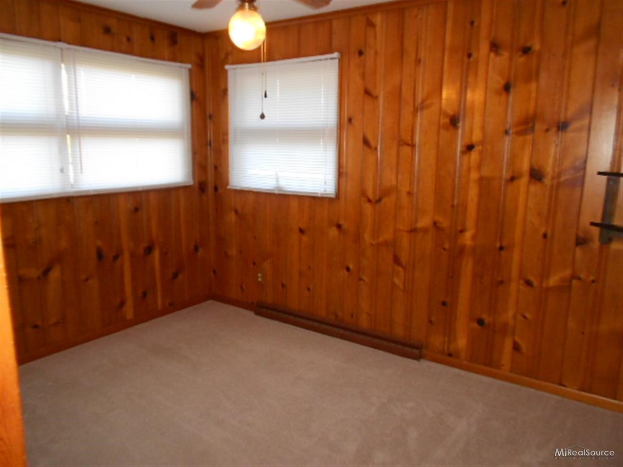 3130 Riverside Drive Port Huron, MI 48060 - Photo 17 of 24 31159734-18.JPG