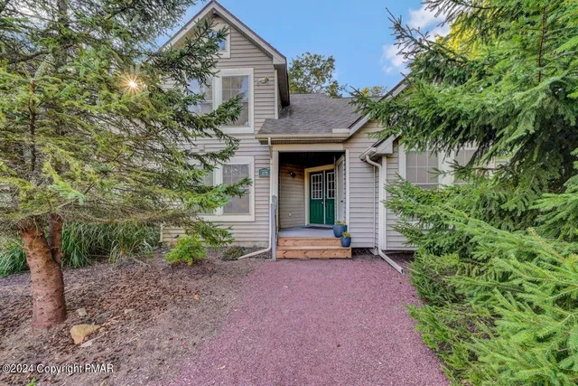 $2,925 | 179 Hawthorne Court, Unit U179, Tannersville, PA 18372