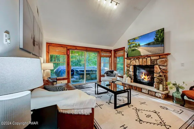 $2,925 | 179 Hawthorne Court, Unit U179, Tannersville, PA 18372