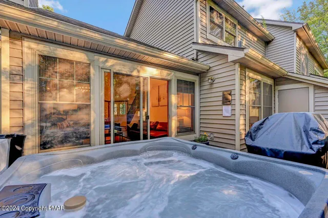 $2,925 | 179 Hawthorne Court, Unit U179, Tannersville, PA 18372