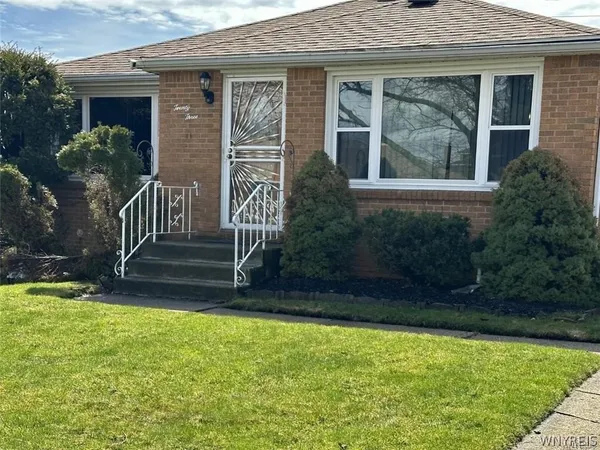 $1,900 | 23 Pinewood Terrace, Cheektowaga, NY 14225