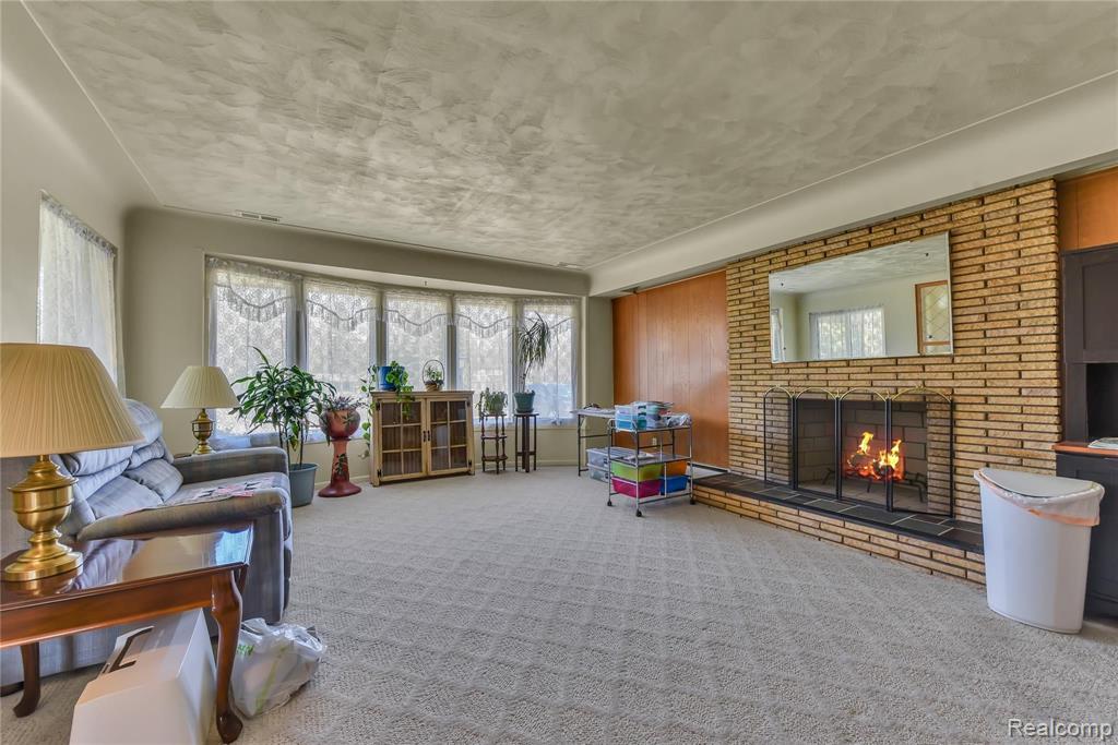 2073 Walton Boulevard Rochester Hills, MI 48309 - Photo 4 of 29
