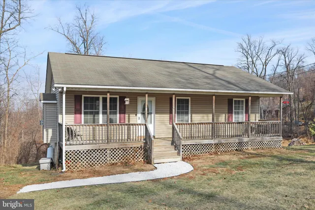 $400,000 | 40 Lookout Point Way, Linden, VA 22642
