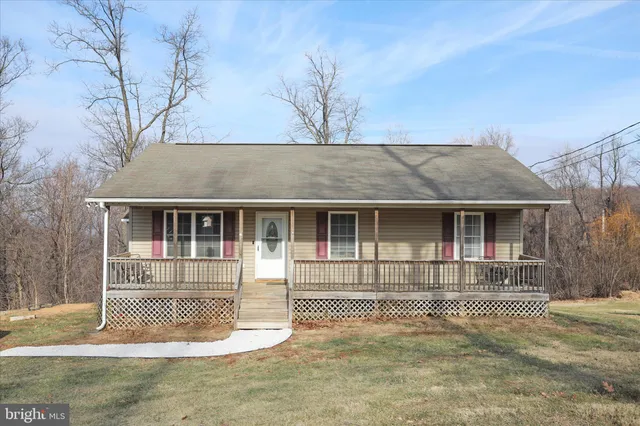 $400,000 | 40 Lookout Point Way, Linden, VA 22642