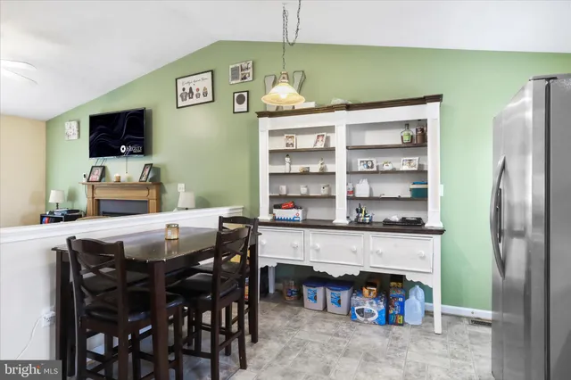 $400,000 | 40 Lookout Point Way, Linden, VA 22642