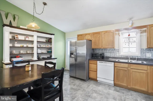 $400,000 | 40 Lookout Point Way, Linden, VA 22642