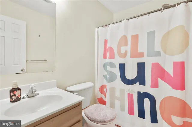 $400,000 | 40 Lookout Point Way, Linden, VA 22642