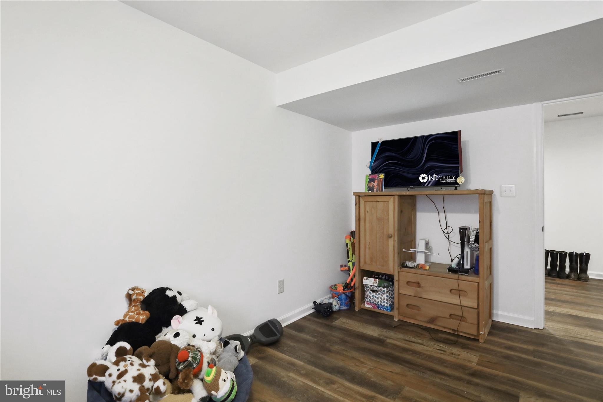 40 Lookout Point Way Linden, VA 22642 - Photo 26 of 36 a living room with furniture and a flat screen tv