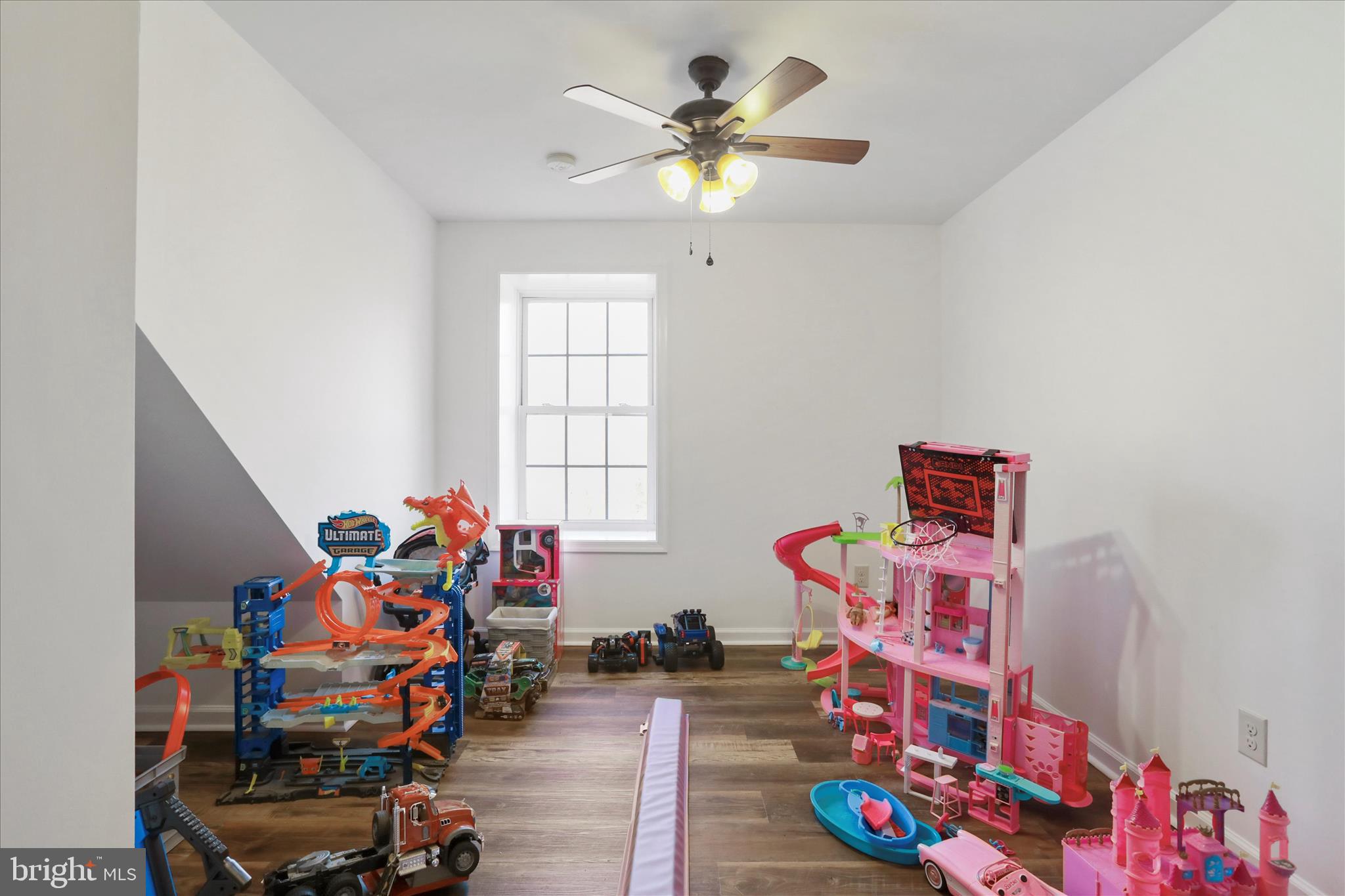 40 Lookout Point Way Linden, VA 22642 - Photo 27 of 36 a children room with toys and a chandelier