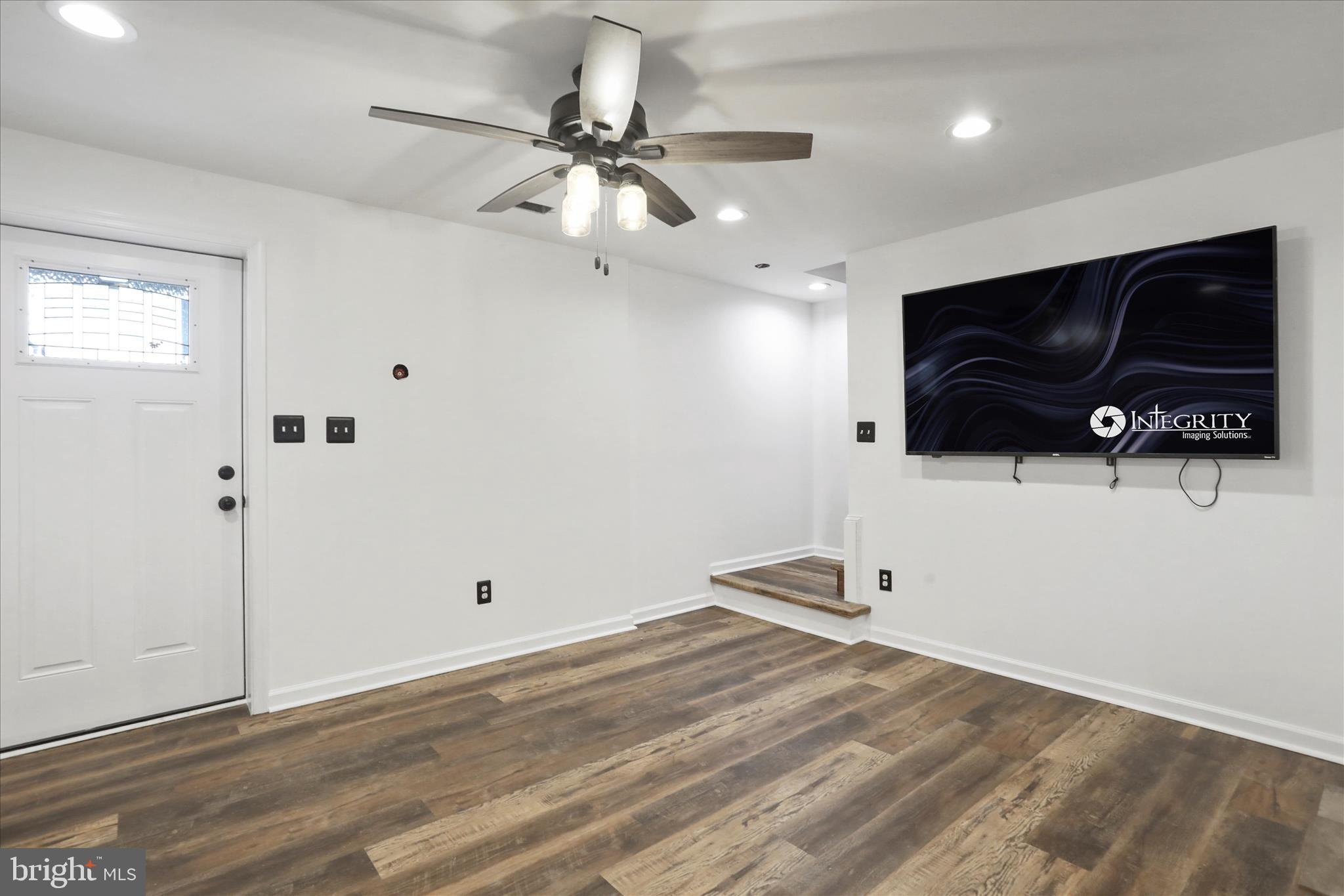 40 Lookout Point Way Linden, VA 22642 - Photo 31 of 36 a view of room with a flat screen tv