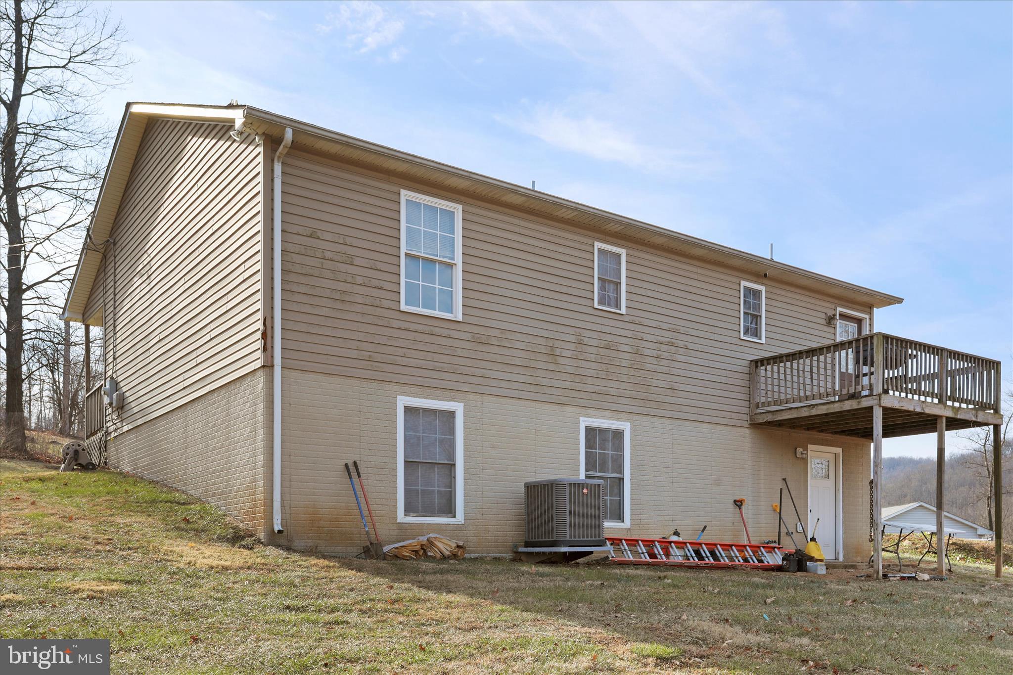 40 Lookout Point Way Linden, VA 22642 - Photo 35 of 36 a view of a house with a patio