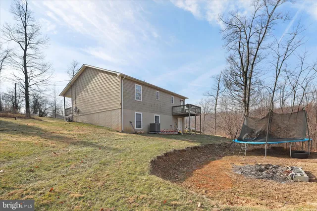 $400,000 | 40 Lookout Point Way, Linden, VA 22642