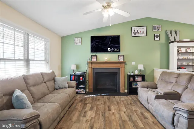 $400,000 | 40 Lookout Point Way, Linden, VA 22642