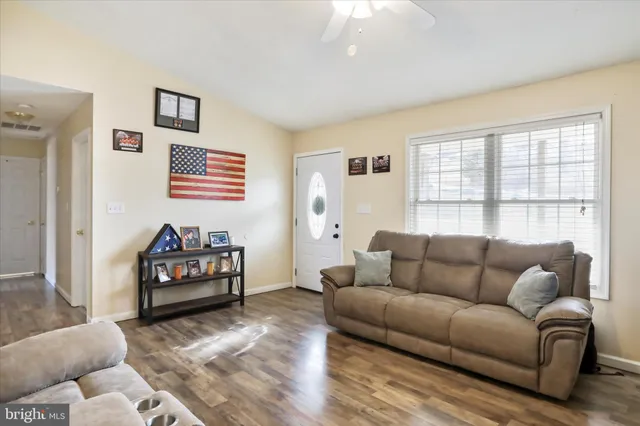 $400,000 | 40 Lookout Point Way, Linden, VA 22642