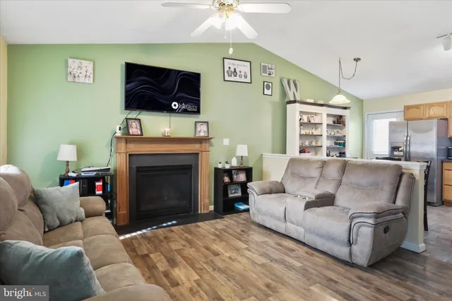 $400,000 | 40 Lookout Point Way, Linden, VA 22642