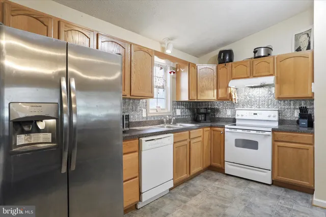 $400,000 | 40 Lookout Point Way, Linden, VA 22642