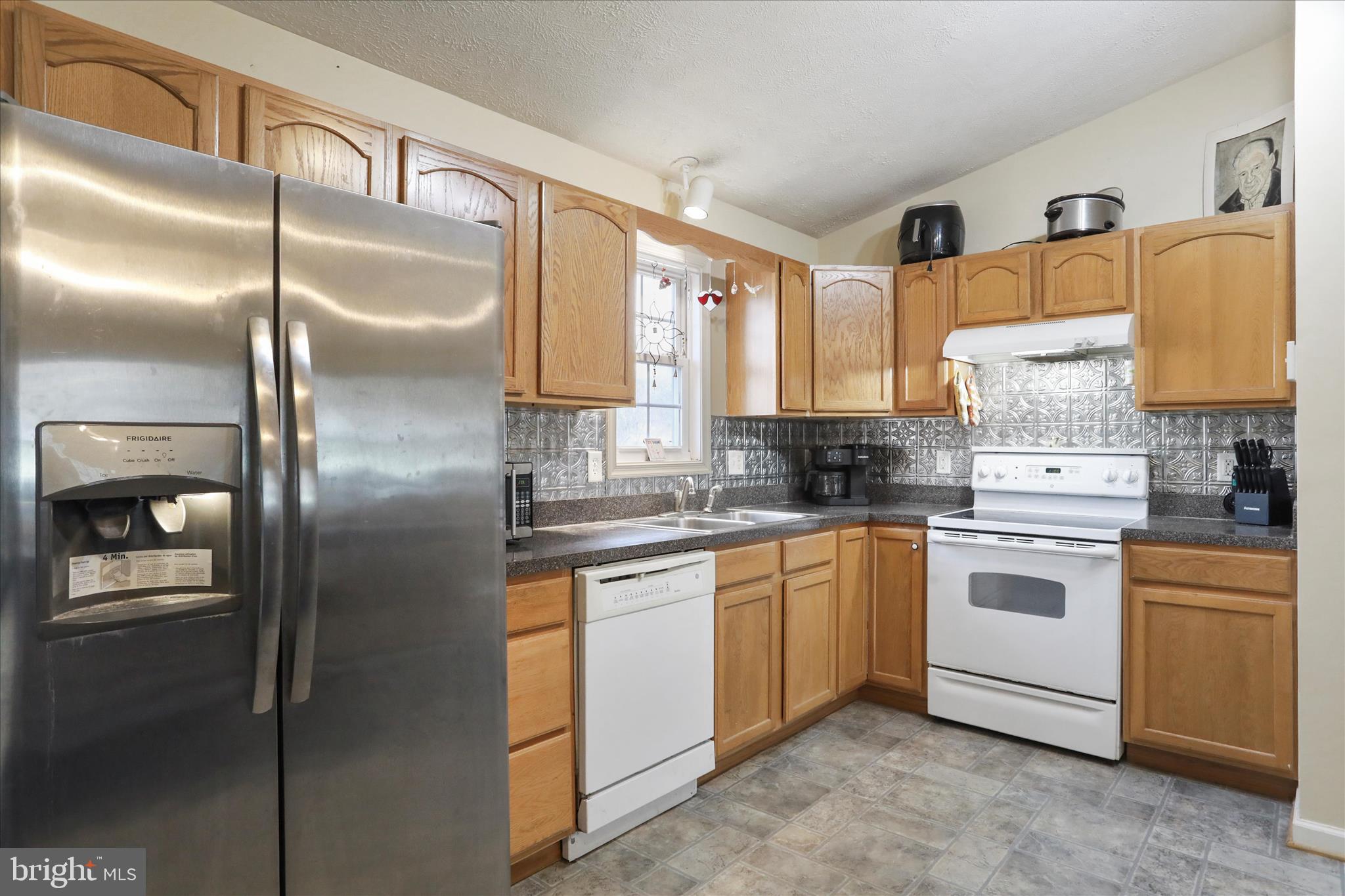 40 Lookout Point Way Linden, VA 22642 - Photo 9 of 36 a kitchen with stainless steel appliances granite countertop a refrigerator a stove and a more cabinets