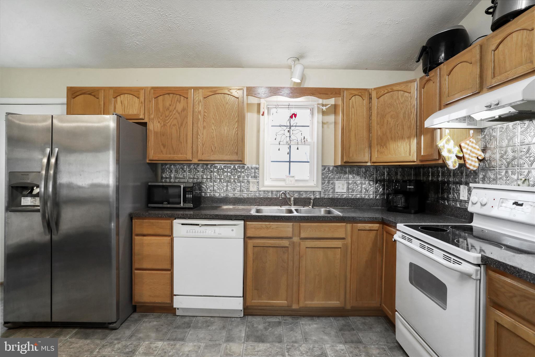 40 Lookout Point Way Linden, VA 22642 - Photo 10 of 36 a kitchen with a sink stove and refrigerator