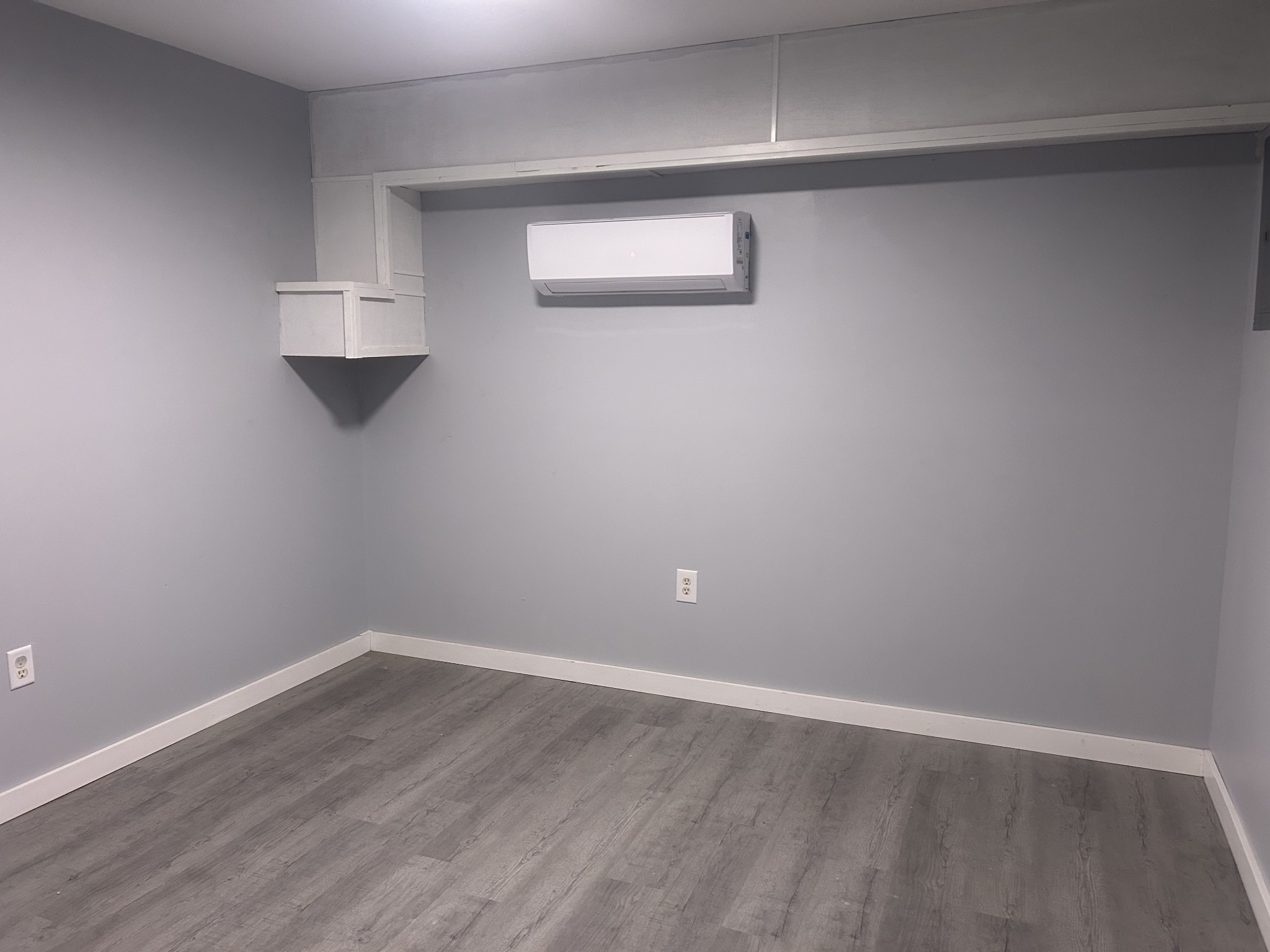 370 Alpine Road Camden, TN 38320 - Photo 13 of 20 a view of an empty room with wooden floor and a window