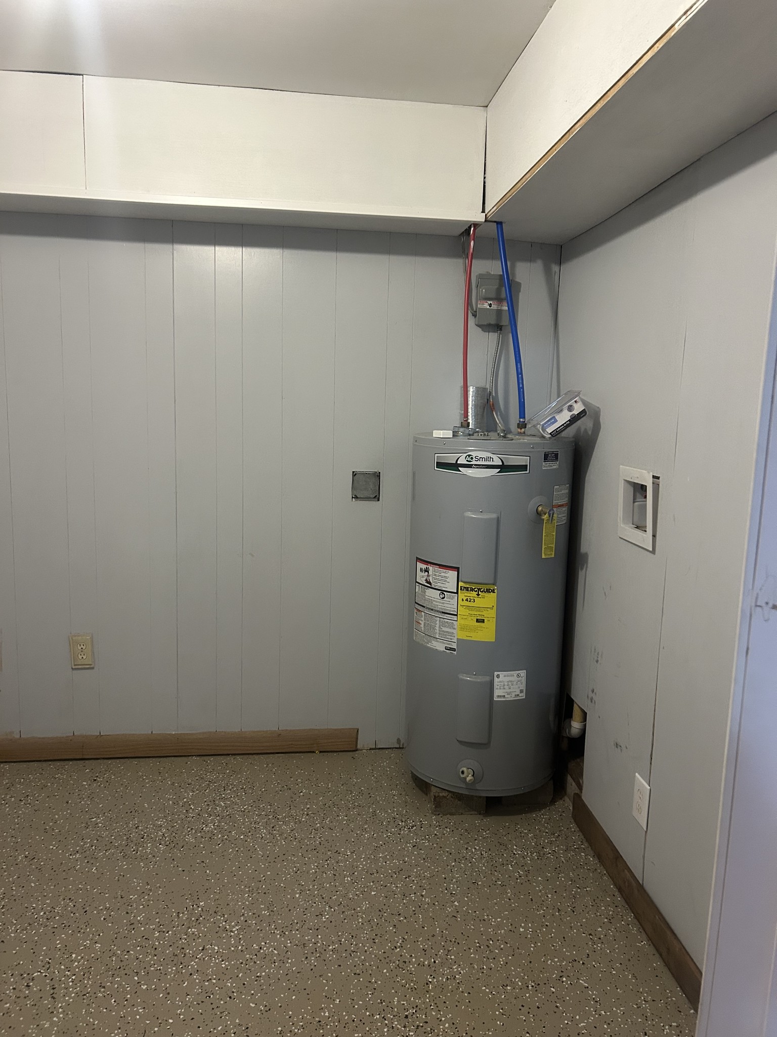 370 Alpine Road Camden, TN 38320 - Photo 14 of 20 a view of water heater room