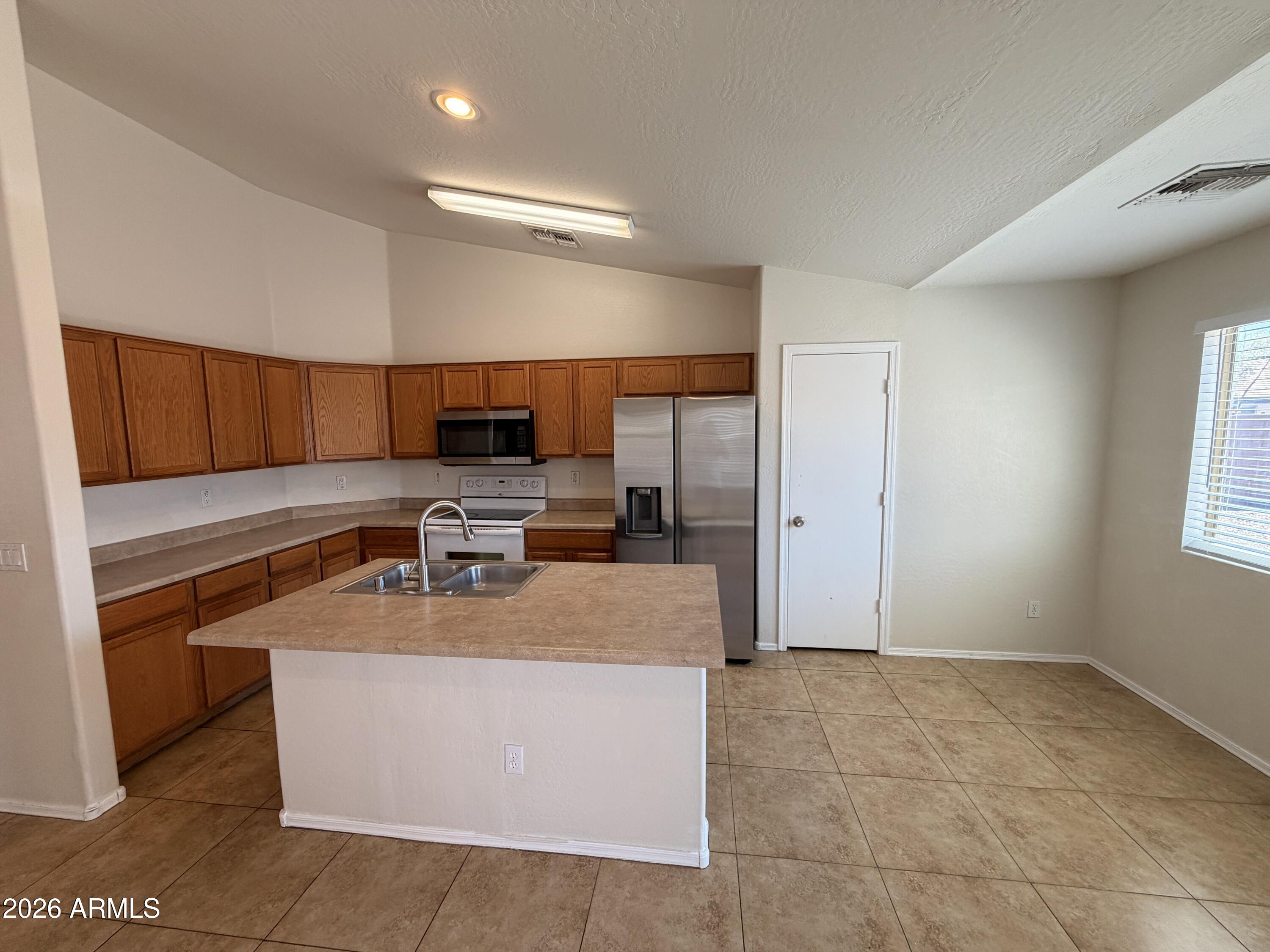 8409 West Payson Road Tolleson, AZ 85353 - Photo 3 of 18 IMG_0397