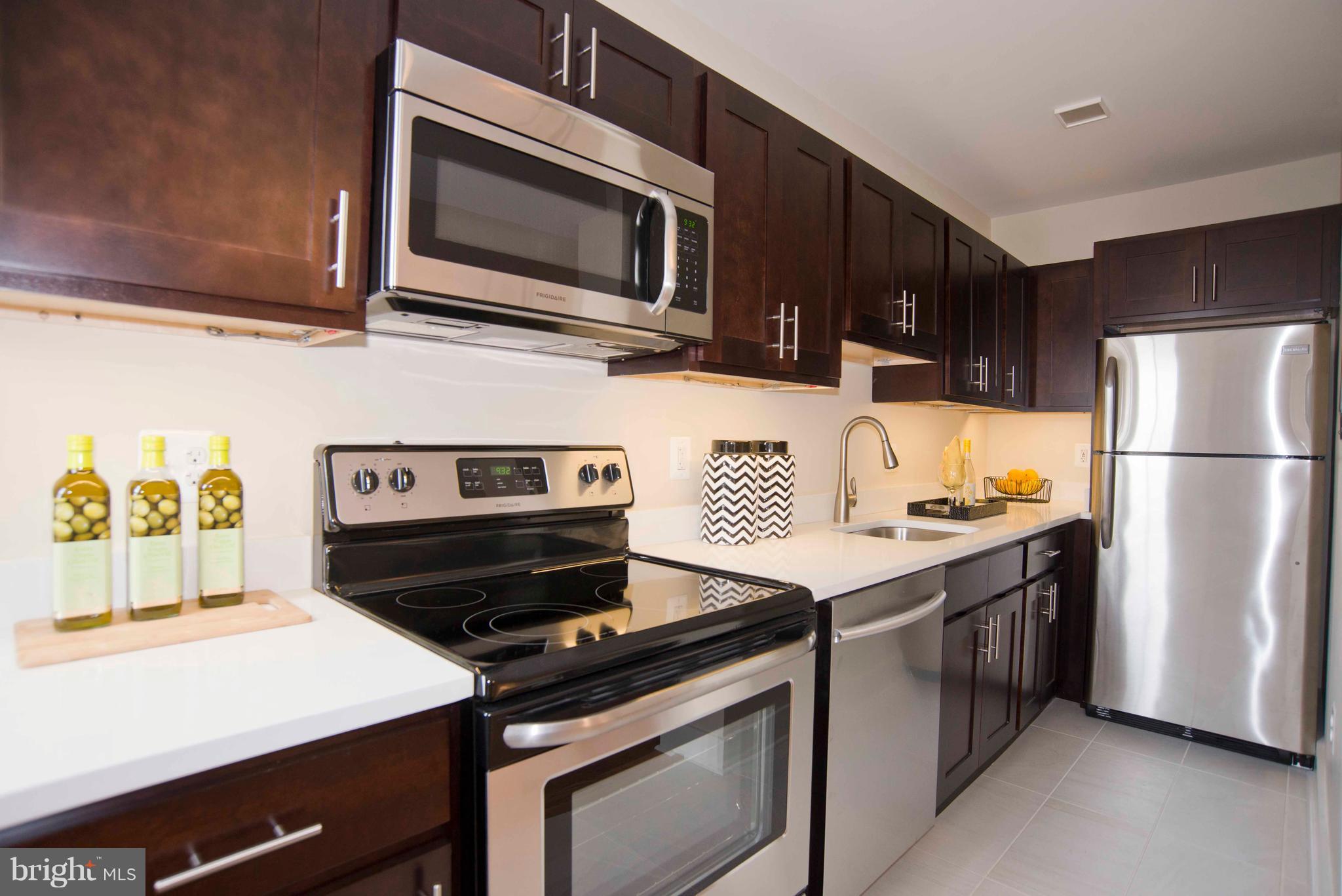 1911 R Street Northwest, Unit 802 Washington, DC 20009 - Photo 11 of 22 Kitchen