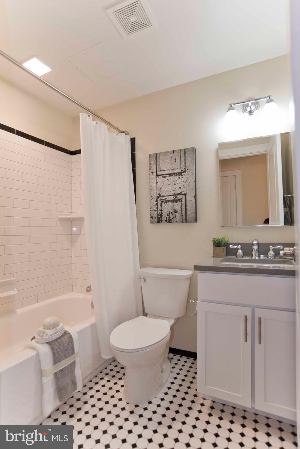 1911 R Street Northwest, Unit 802 Washington, DC 20009 - Photo 16 of 22 Bath