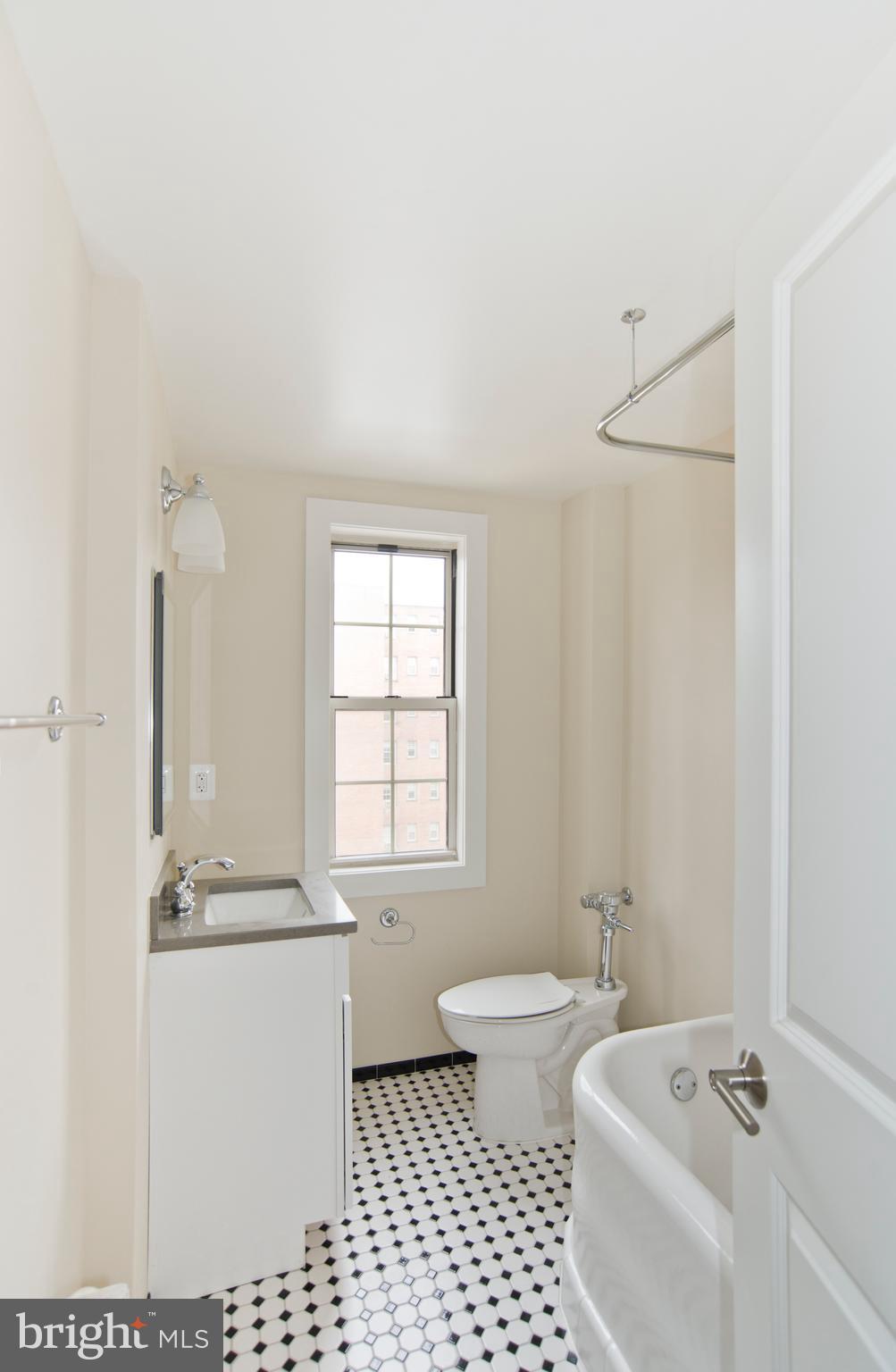 1911 R Street Northwest, Unit 802 Washington, DC 20009 - Photo 17 of 22 Bath