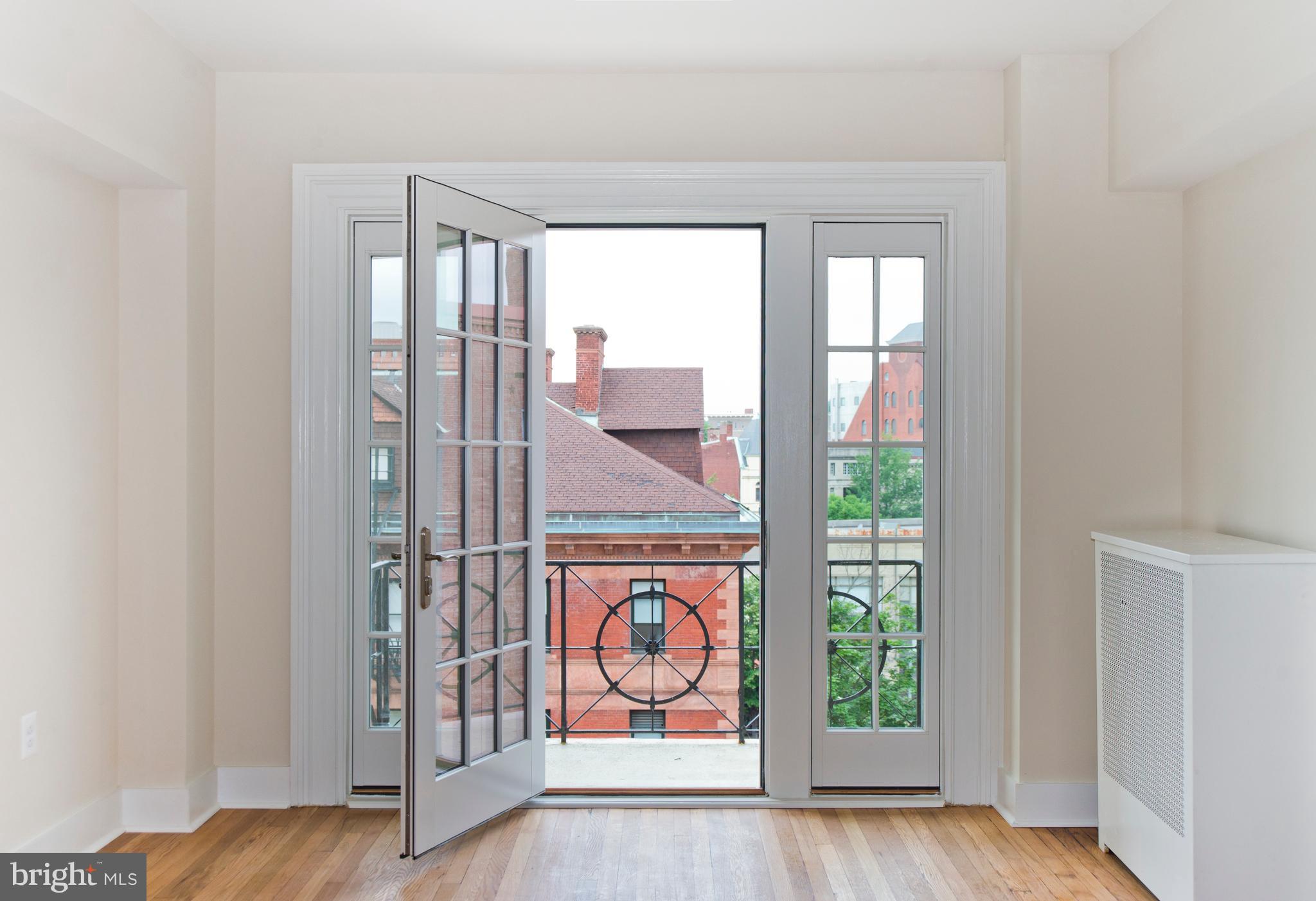 1911 R Street Northwest, Unit 802 Washington, DC 20009 - Photo 5 of 22 Interior (General)