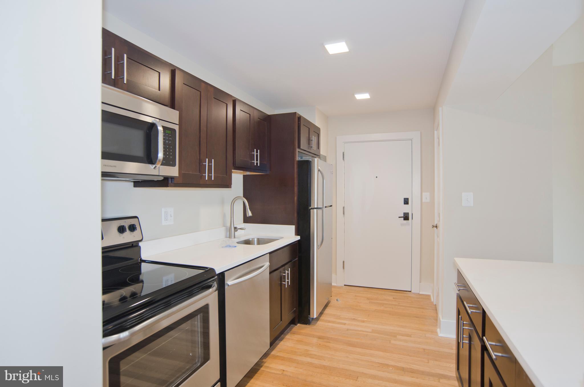 1911 R Street Northwest, Unit 802 Washington, DC 20009 - Photo 10 of 22 Kitchen